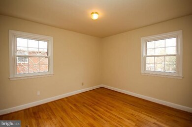 1012 Poplar Dr, Falls Church, VA 22046 - photo 4