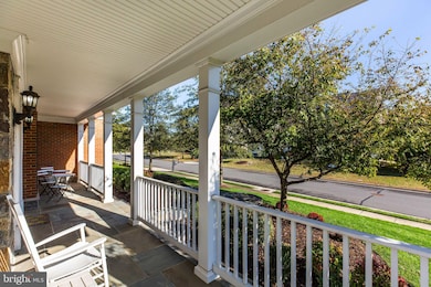 25703 Meadowhouse Ct, Chantilly, VA 20152 - photo 4