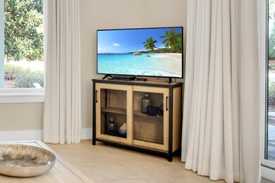 3100 Lasata - Living Area