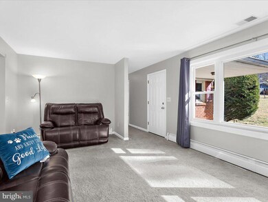 8534 Pineway Dr, Laurel, MD 20723 - photo 6