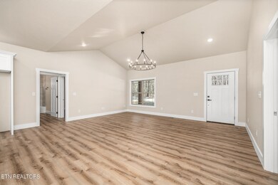mls-114 Creekview Ct-80