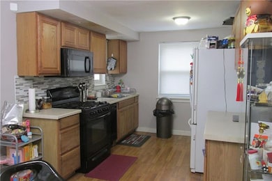 kitchen, good counter and cabinet space