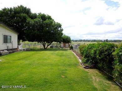Large side yard