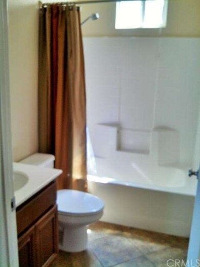 Main floor full bathroom