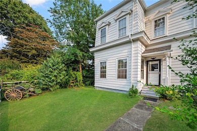 10 Hendricks St, Wakefield, RI 02879 - photo 2