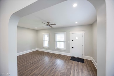 Foyer featuring ceiling fan, dark wood-type flooring, recessed lighting, and arched walkways