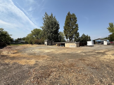 2076 Roberts Rd, Medford, OR 97504 - photo 5