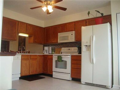 Kitchen. Eat-In Kitchen w/All Appliances!