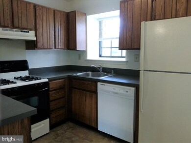 1909 Yorktown N, Norristown, PA 19403 - photo 3