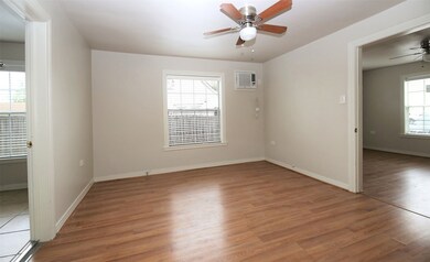 511 Caplin St, Houston, TX 77022 - photo 5