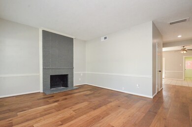 940 Wycliffe Dr unit 6, Houston, TX 77079 - photo 5