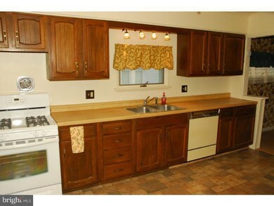 6 Taft Ave, Reading, PA 19606 - photo 2