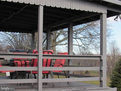 490 Macoby St, Pennsburg, PA 18073 - photo 6