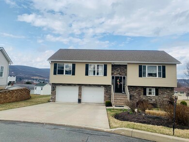 110 Commons Dr, Olyphant, PA 18447 - photo 2