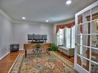 Home Office that Blends Productivity with a View t
