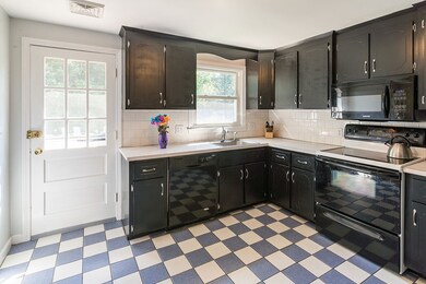 15 Peter St, Holliston, MA 01746 - photo 2