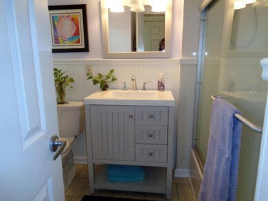 20 Middle Lane, Long Branch 008