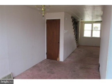 217 Golf Rd, Darby, PA 19023 - photo 4