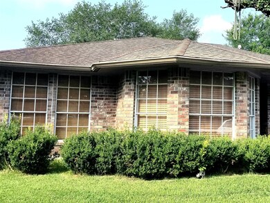 9406 Coast Bridge St, Houston, TX 77075 - photo 2