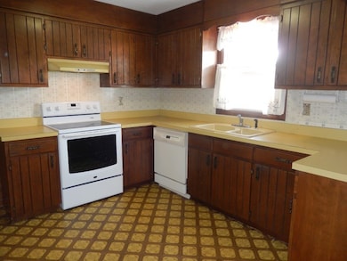 2816 Midland Dr, Erie, PA 16506 - photo 5