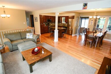 247 Parkwood Circle Living Room
