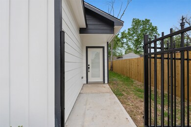 929 Marjorie St unit A/B, Houston, TX 77088 - photo 3