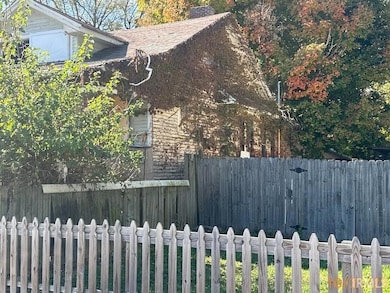 708 N 3rd Ave, Evansville, IN 47710 - photo 2