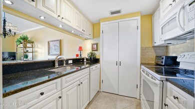 829 1st St-4