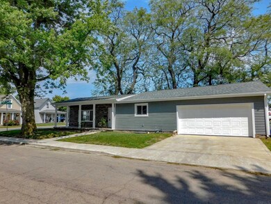 828 W Washington St, Bluffton, IN 46714 - photo 2