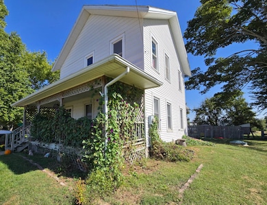 302 West St, North Henderson, IL 61466 - photo 2