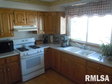 1016 Clinton St, Lincoln, IL 62656 - photo 6