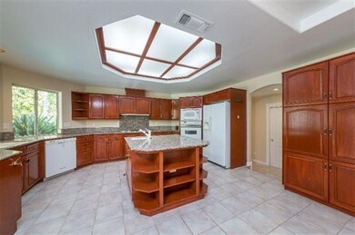 Tons of storage space in the kitchen