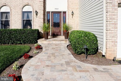 10868 Grovehampton Ct, Reston, VA 20194 - photo 4