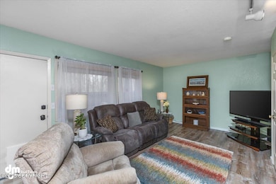 04-IMG_6040_Living Room_SSW
