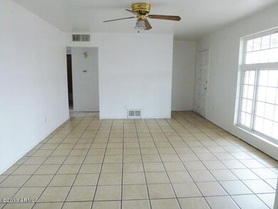 023-117968 LIVING ROOM 1