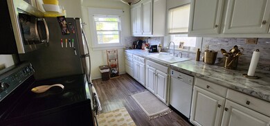 109 Maple Terrace kitchen