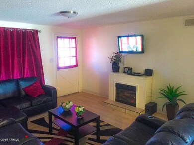 LIVING ROOM 1.3-1