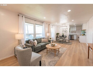 712 E 15th St, the Dalles, OR 97058 - photo 3