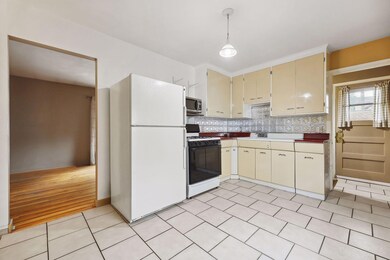 Bright eat-in kitchen