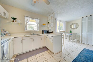 kitchen & dining nook