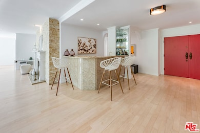 339 N Palm Dr unit 202, Beverly Hills, CA 90210 - photo 3