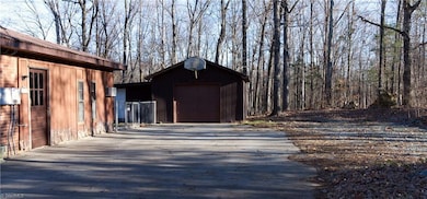 3622 Lower Lake Rd, Thomasville, NC 27360 - photo 3