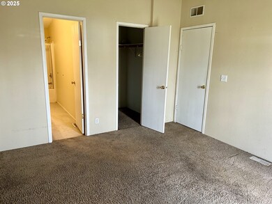 Bedroom, Primary