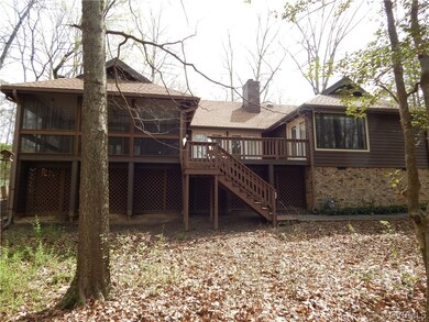 Large 20x14 screened porch and 18x14 rear deck ove