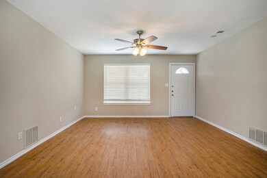 826 Meadowlark Cir, Granbury, TX 76049 - photo 4