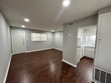 8723 Ilona Ln unit 6, Houston, TX 77025 - photo 4