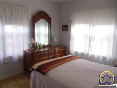 1723 SW Randolph Ave, Topeka, KS 66604 - photo 6