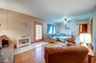 271 Johnson Ave NW, Cedar Rapids, IA 52405 - photo 5