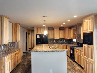 14922 Cochise St, Williston, ND 58801 - photo 2