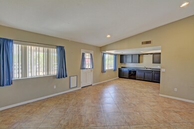 4 - Dining Room